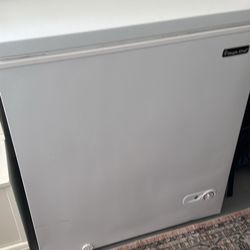 Deep freezer with removable baskets very good condition