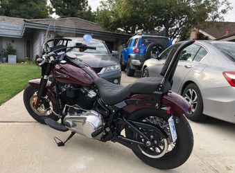 Mustang Tripper Wide solo seat for a Harley Davidson