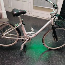 GT Step Thru Cruiser Comfort City  Commuter Bike 