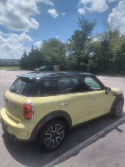 2012 mini Cooper courtyman