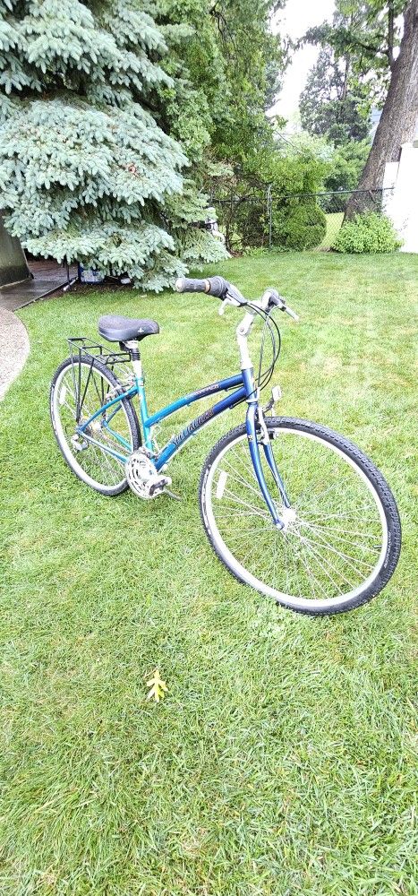 Specialized Crossroads 27" Hybrid Bike. Lite Weight