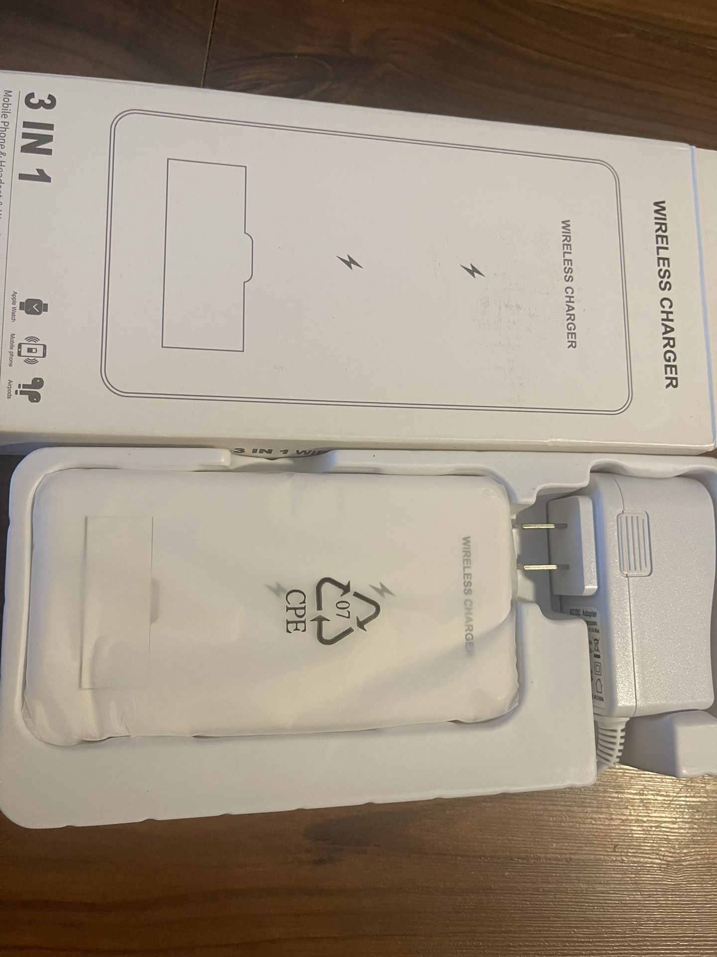 New Foldable Wireless Charger, 18W 3 in 1 Fast Wireless Charging Station