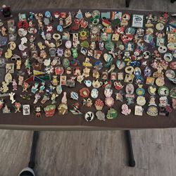 DISNEY AUTHENTIC PINS