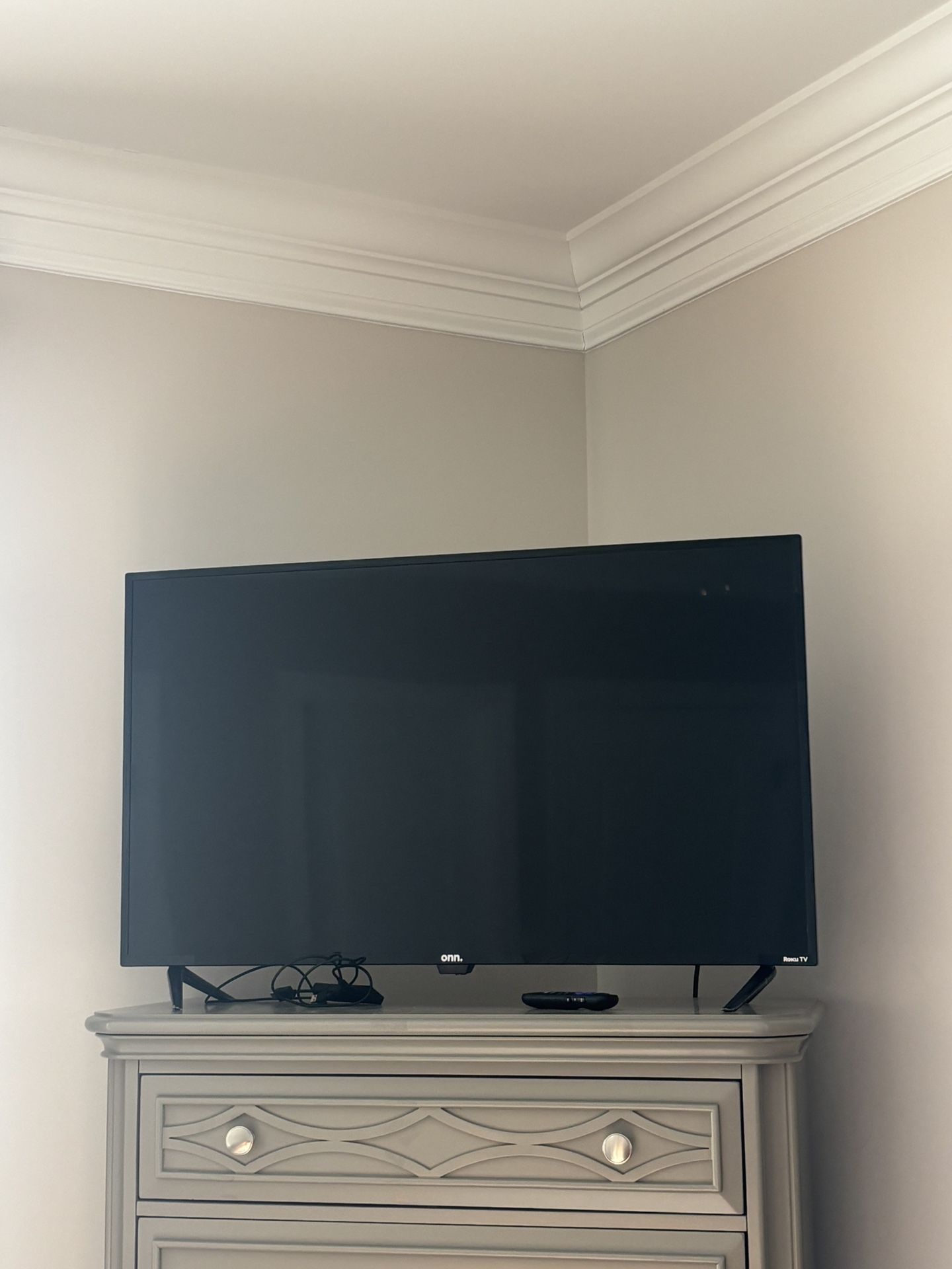 32” Roku tv by Onn with remote