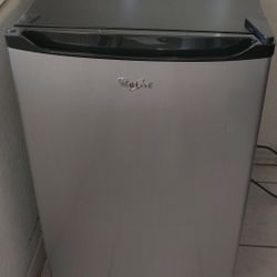 Whirlpool 4.3 cu ft Mini Refrigerator Stainless Steel WH43S1E
