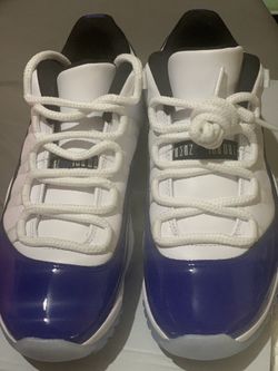 Jordan 11’s blue women’s size 7