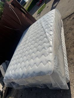 Queen size mattress set
