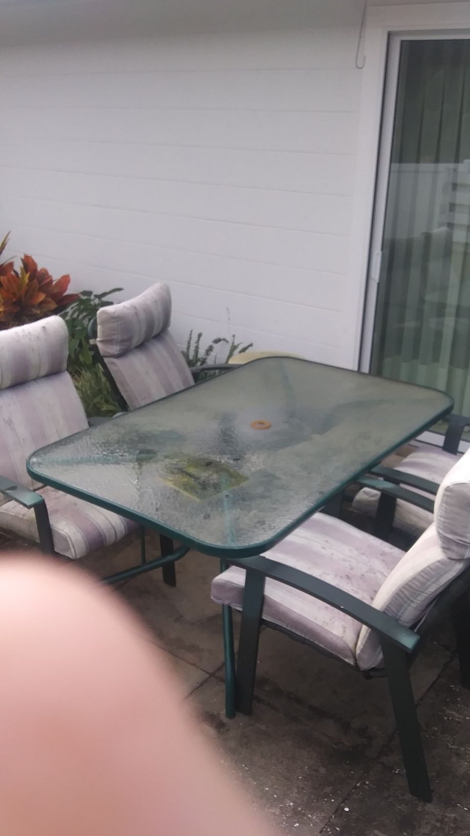 Outdoor Table w/4 chairs