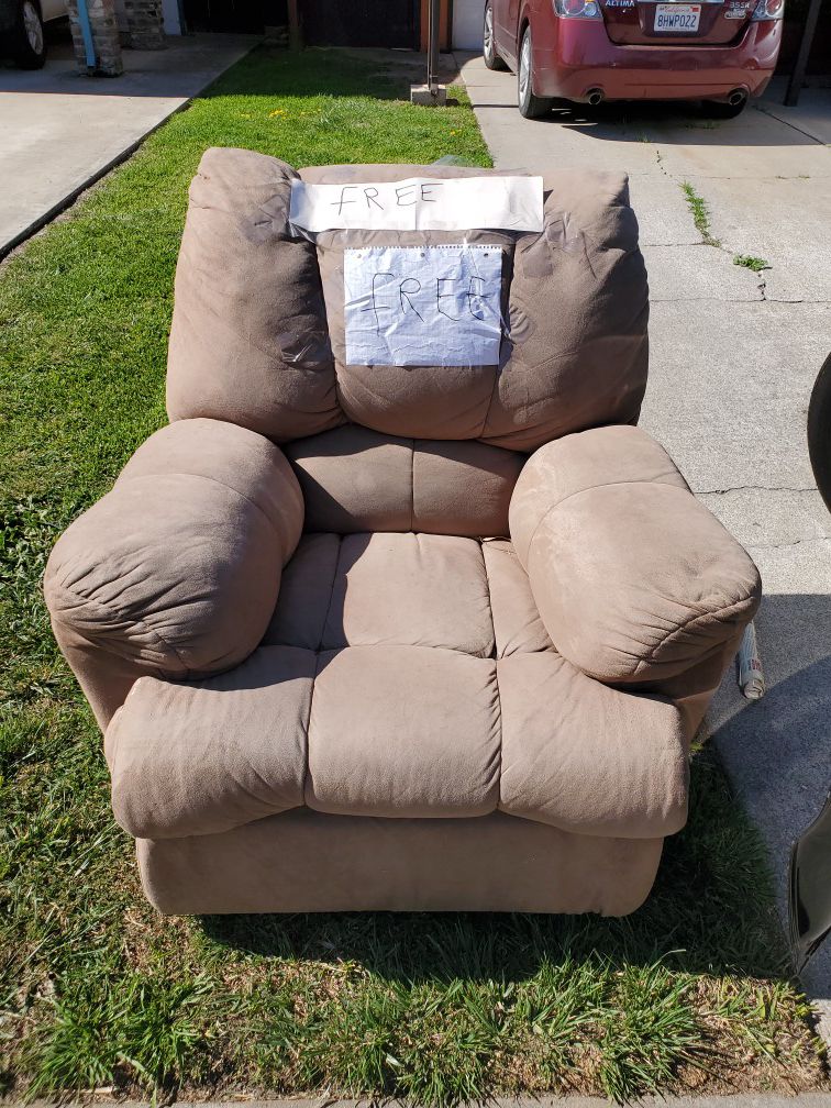 Recliner/ reclinable FREE