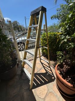 Husky fiberglass ladder 6 ft