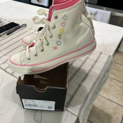 Brand New Women Converse Shoes Size 7.5