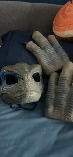 Raptor Dinosaur Mask With Claws