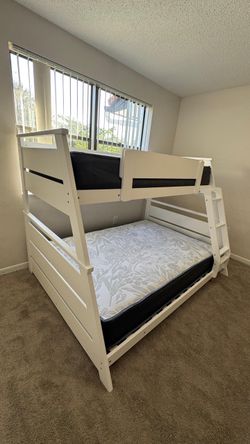 Brand New 🆕 Bunk Bed (Twin-Full) with Mattresses / Litera Twin-Full Nueva a Estrenar con Colchones