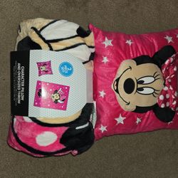 Minnie mouse pillow& blanket 