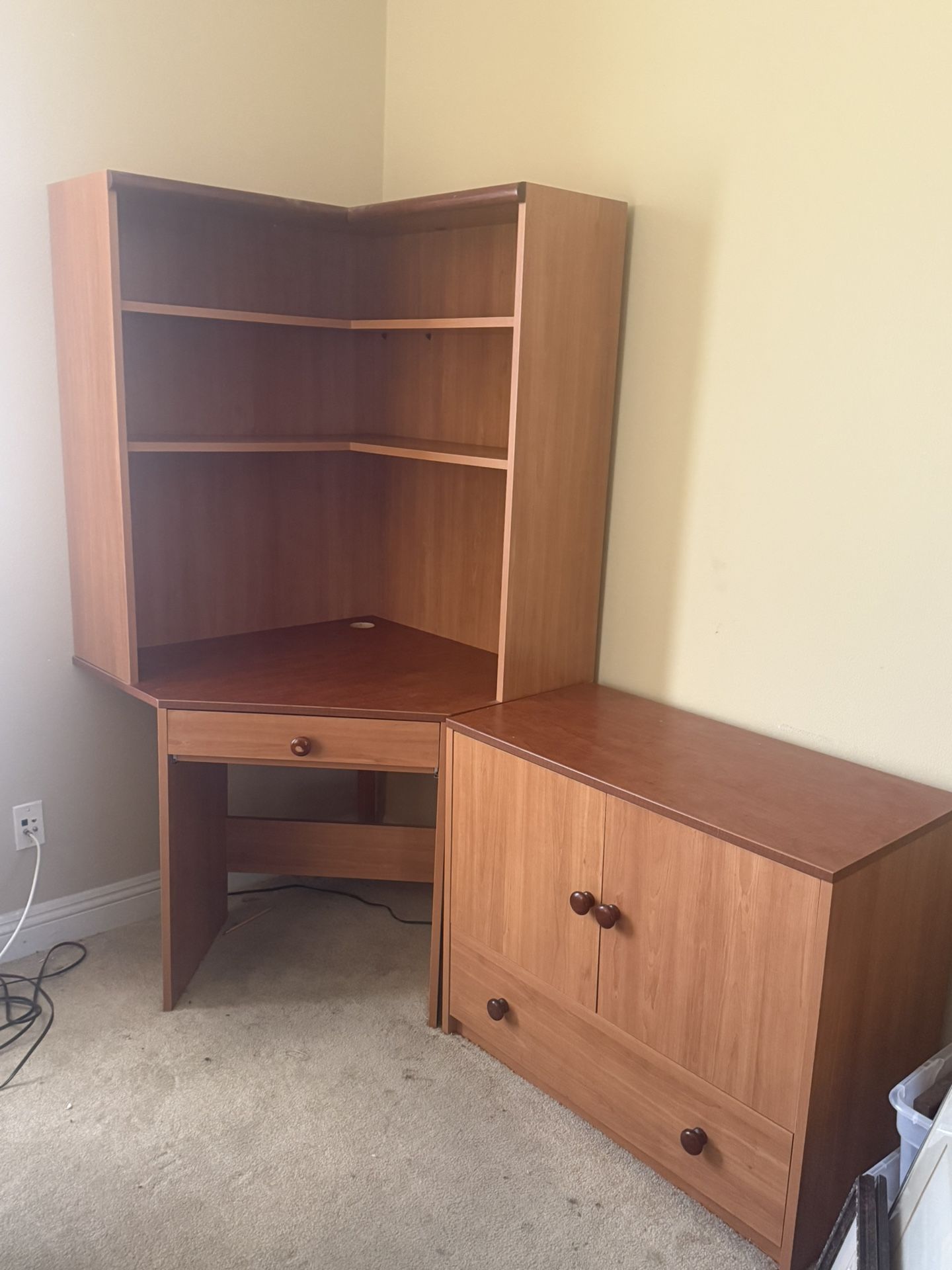 Corner Desk w additional cabinet 