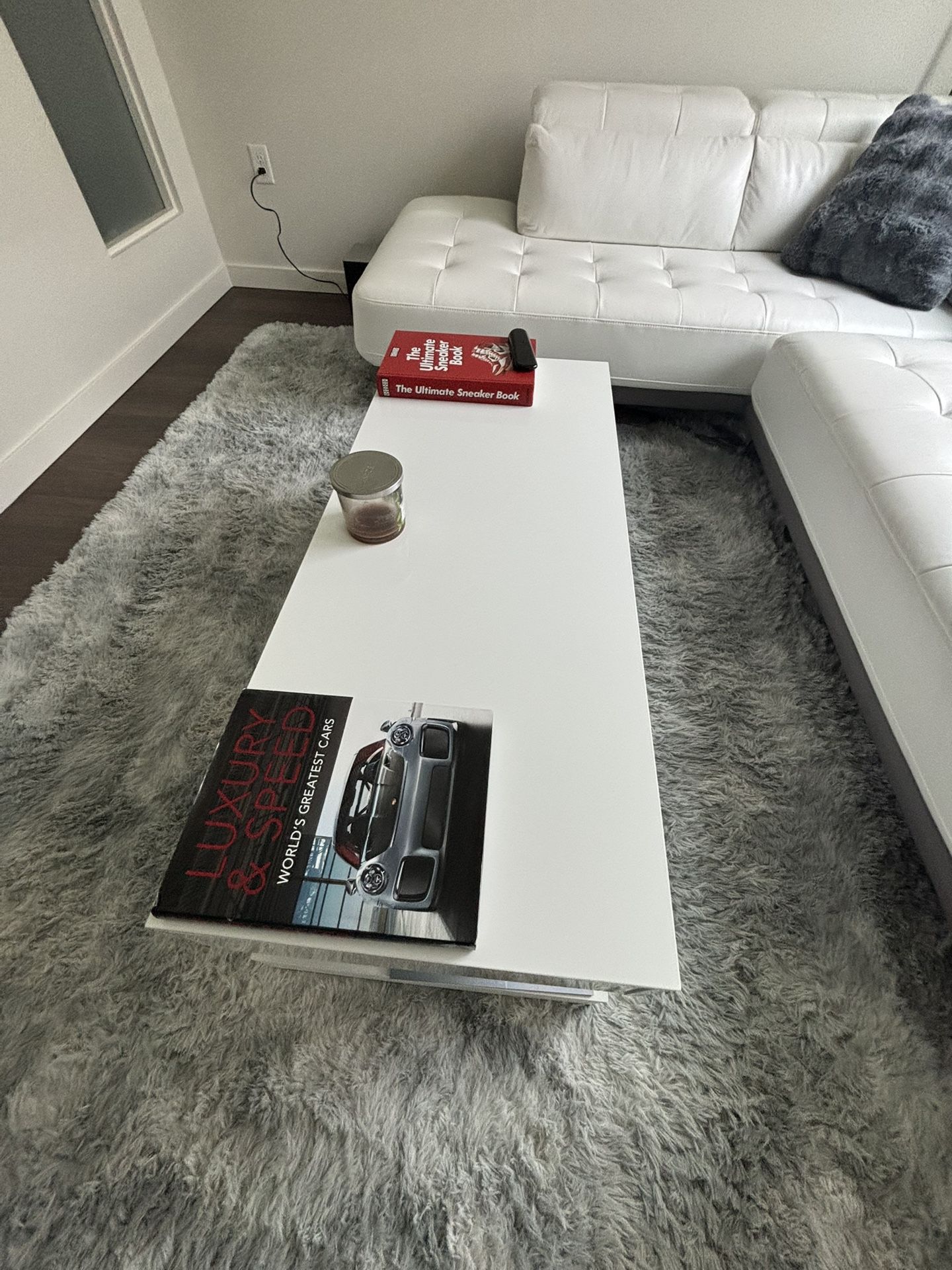 47.3IN LED Coffee Table (glossy)