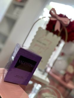 Valentino Donna Born in Rome (Murly) 💜
