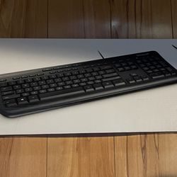Microsoft 600 APB-00001 Wired QWERTY Keyboard And Mouse-New & Sealed