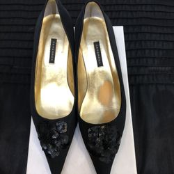 Women’s Black Pumps