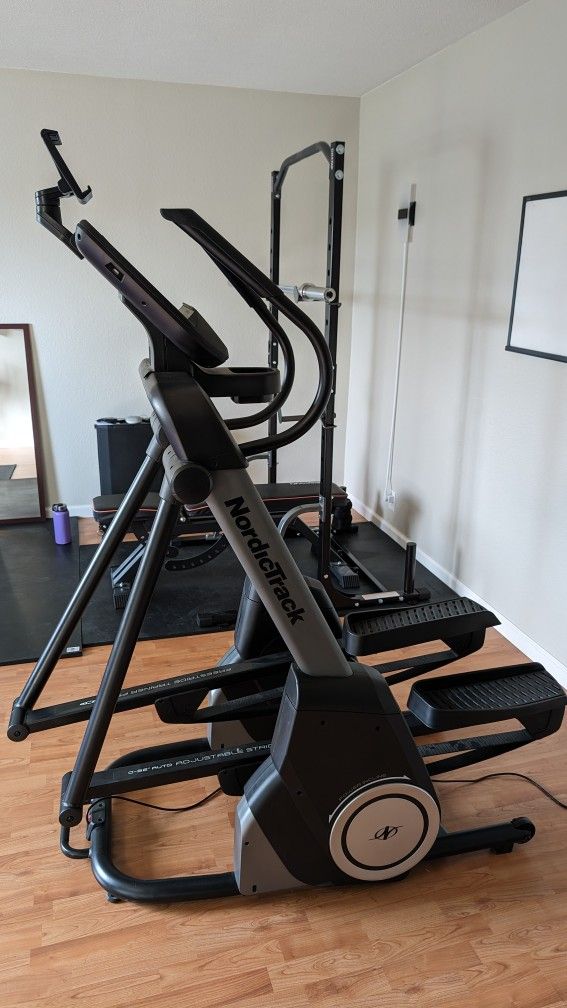 NordicTrack FreeStride Trainer FS7i