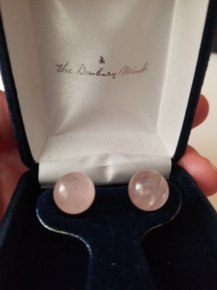 Vintage NIB Danbury Mint Rose Quartz Stud Earrings 