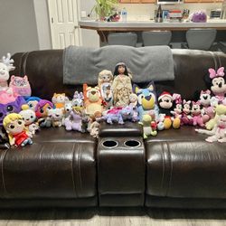 32 PIECE STUFFED ANIMAL/DOLL LOT