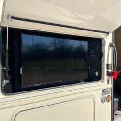 2019 33’ Jayco 82k Miles - $59k