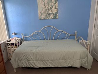 Twin size daybed - metal frame