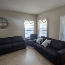 Beautiful Sofa Set Only 6 Months Old.