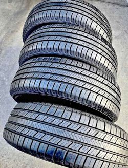 225/65/17 Michelin Selling 4 nearly new tires with 80% tread life remaining.🌟🌟