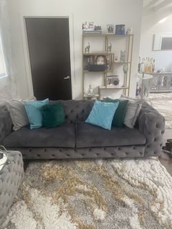  Elect Chesterfield Couch 