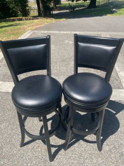 Dual rotating barstools