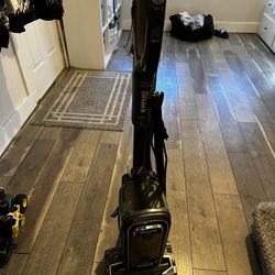 Vacuum Dyson And Shark Both $125 