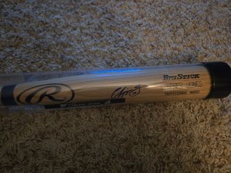 Autographed baseball bat of Braves hall of famer chipper Jones with coa