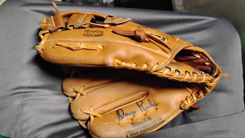 Wilson A2123 Left-Handed Pro Model Baseball Glove