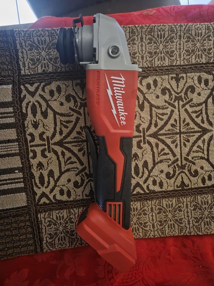 Milwaukee Brushless Grinder 