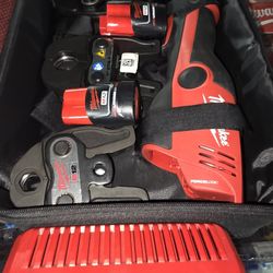 Milwaukee
M12 12-Volt Lithium-lon Force Logic Cordless Press Tool Kit (3 Jaws Included) with Two 1.5 Ah Battery