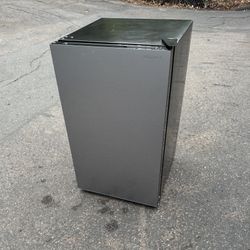 Stainless Steel Refrigerator Fridge With no  Freezer Free Local Delivery/30 Day Warranty