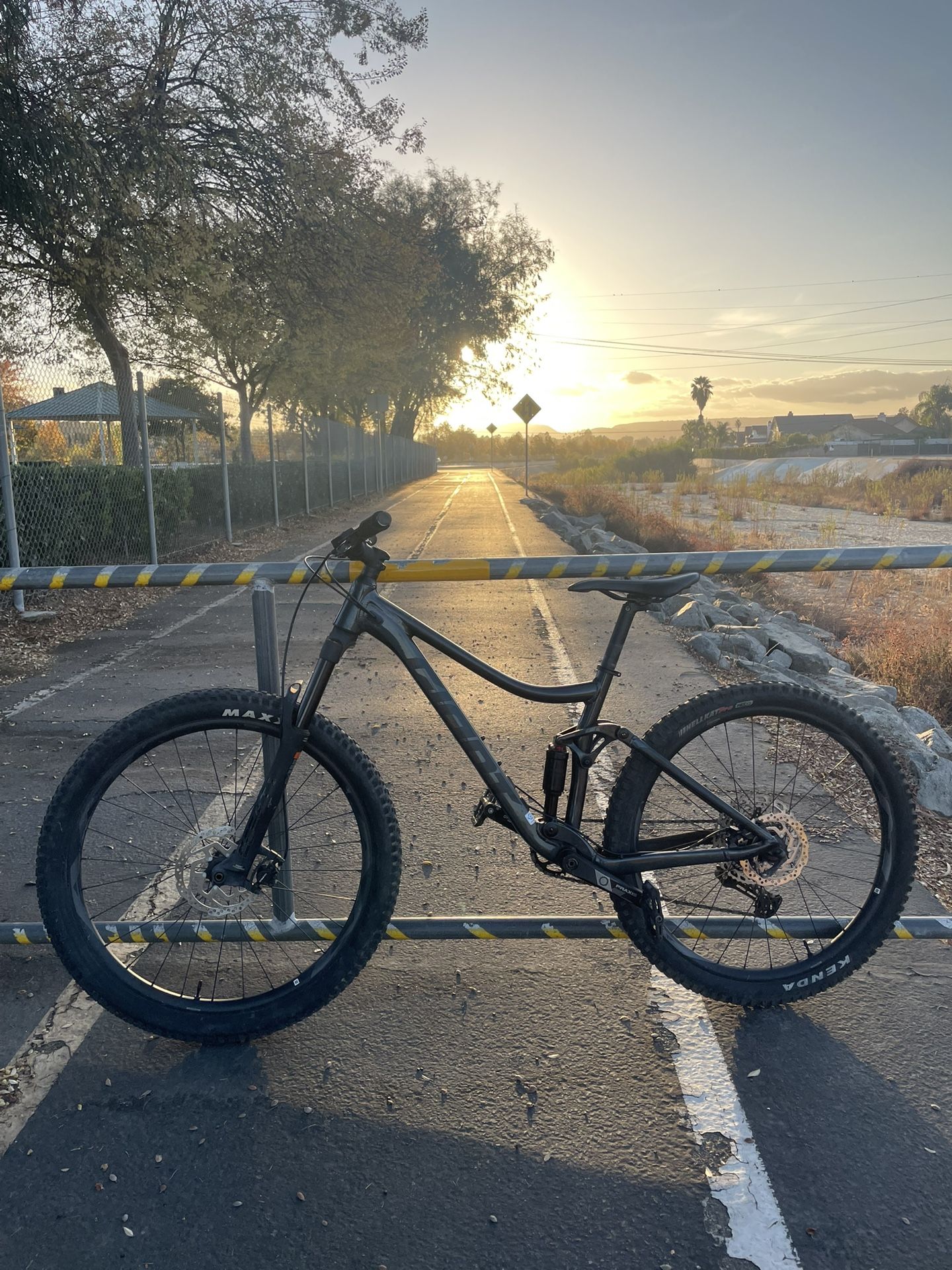 2021 Giant Stance 27.5" Small