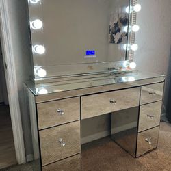 Hollywood Light Up Glam Mirror & Vanity Table 