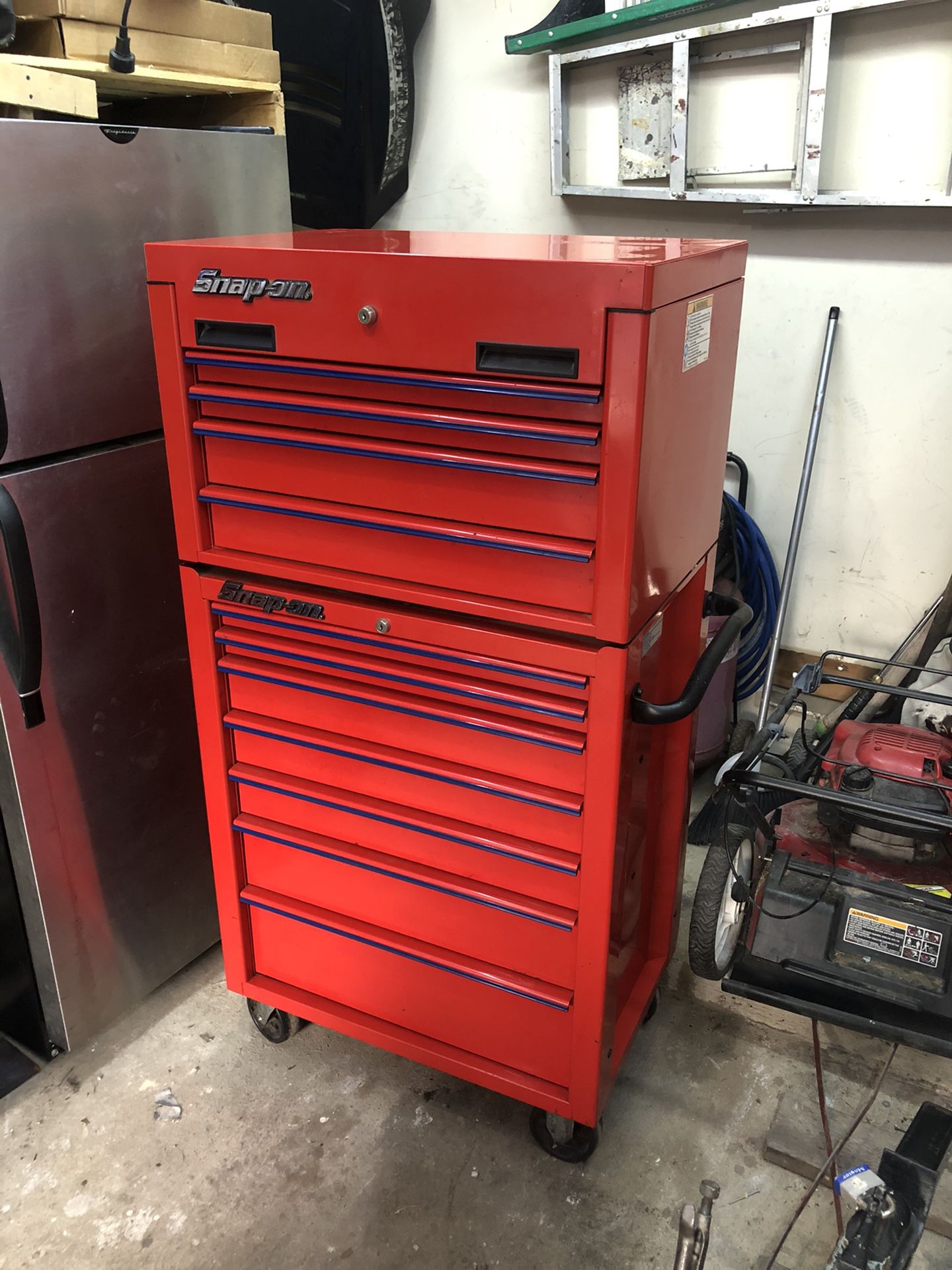 ✨PERFECT RED SNAP ON TOOL BOX✨