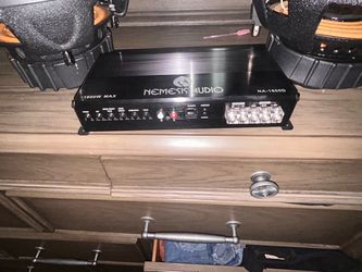 Kicker 10s speakers/ 1600 watt amp