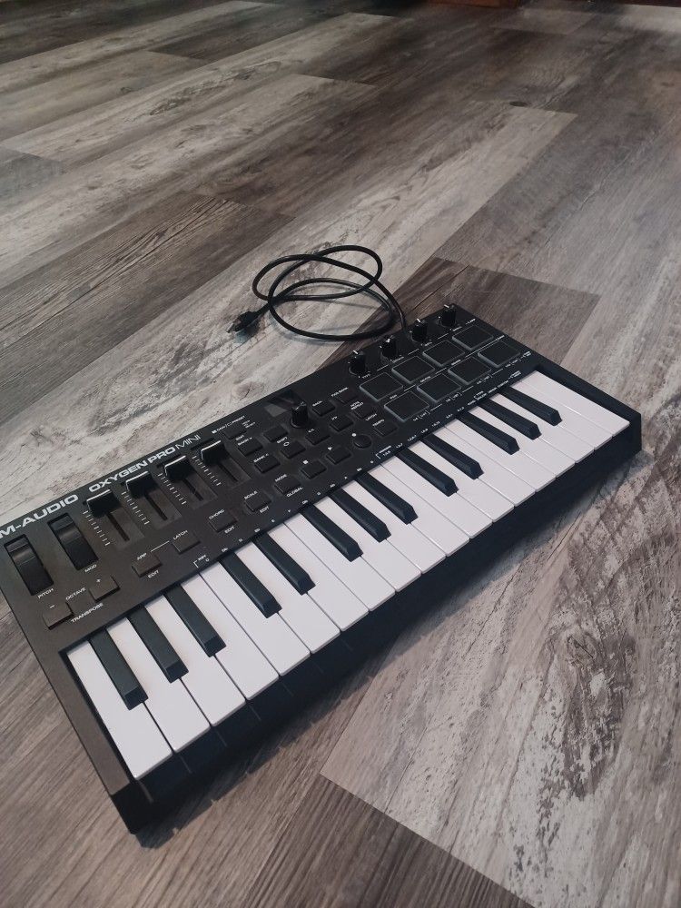 MAudio Oxygen Pro Mini Midi Controller/Keyboard