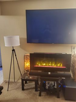 Tripod Lamp. (Brand new - open box) REDUCED
