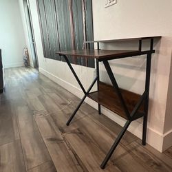 Free Small Desk, Like New, Great for Small Spaces