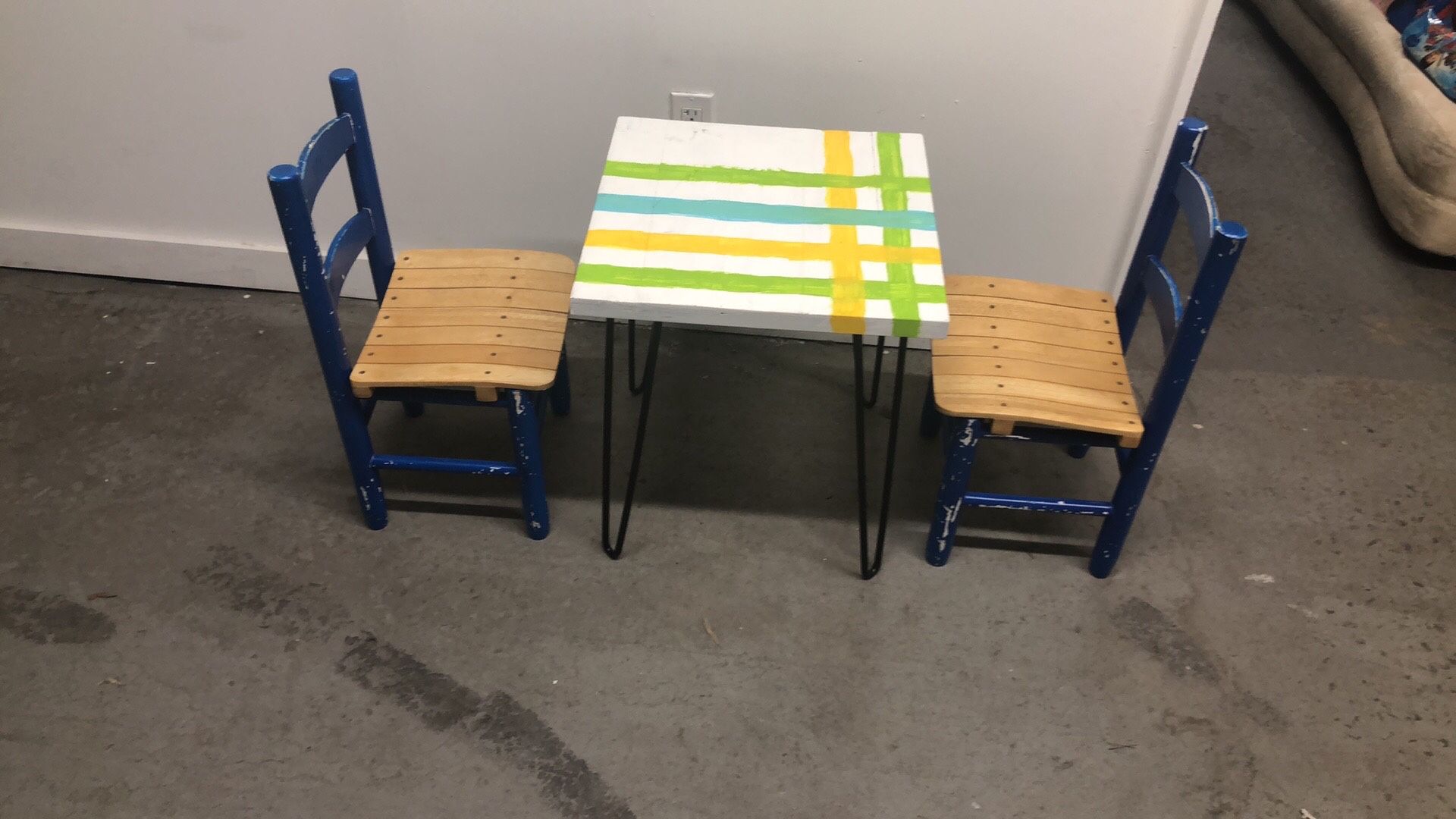 Kids table with two chairs