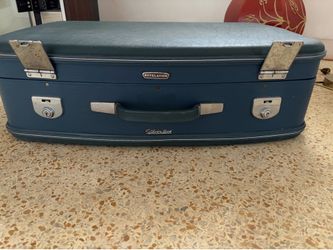 Vintage Suitcase Collection – 4 Retro Hard Shell Suitcases | Mid-Century Luggage