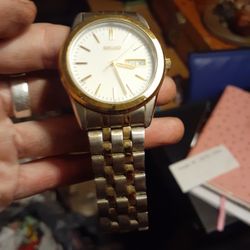 Seiko Day Date 2 Tone Quartz Men's Watch