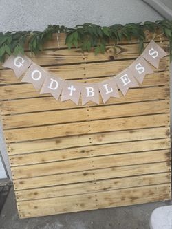 God Bless Pallet Decoration With Leaves 