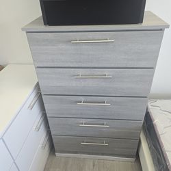 Chest . Ample Storage And modern Stylish For Your Home! - Gavetero ¡ Amplio Almacenamiento Y Diseño Moderno Para Su Hogar!